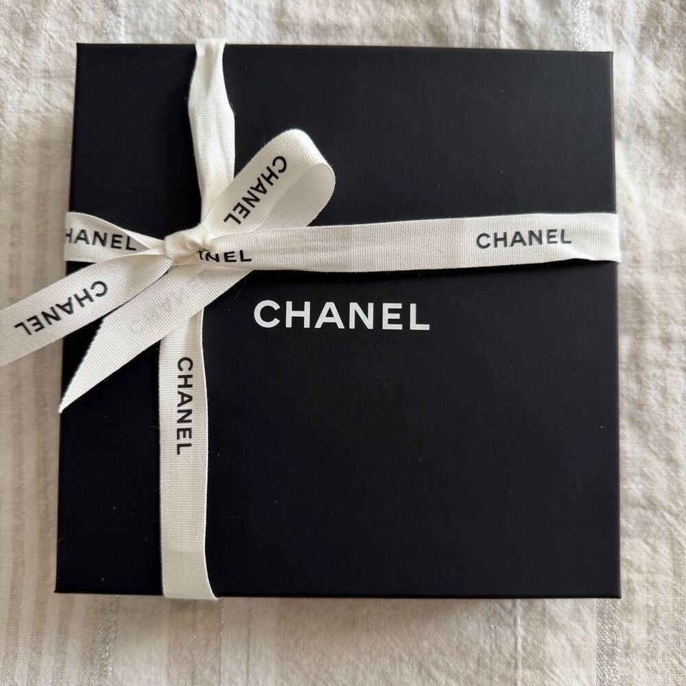 Chanel 24C Faux Pearl & Strass Station Chain Necklace - Picture 10 of 10